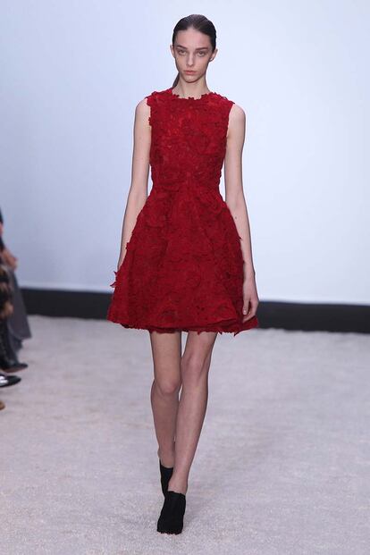 Giambattista Valli es el diseñador de este vestido rojo con el que Letizia podría vivir su primer día de reinado.