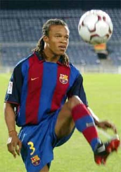 Davis, durante su presentación como jugador azulgrana en el césped del Camp Nou.