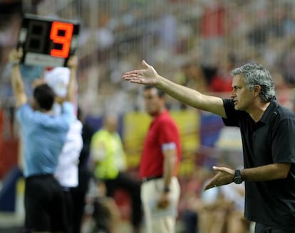 José Mourinho gesticulates during Saturday night’s defeat at Sevilla.