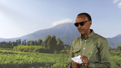 El presidente ruandés, Paul Kagame, vota en su colegio electoral de SOS Kinyinya en el centro de Kigali, el lunes.