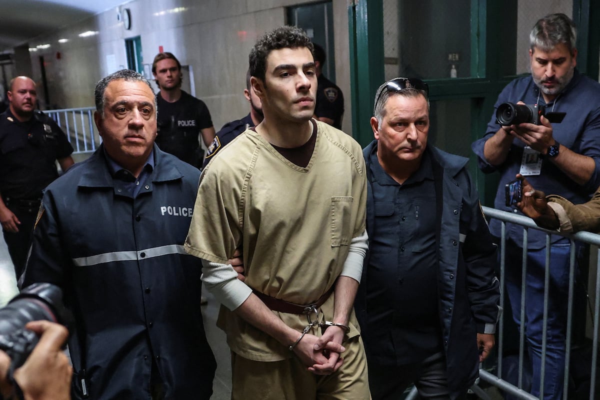 Un juez de Nueva York desestima los cargos de terrorismo contra Luigi Mangione por el asesinato del CEO de UnitedHealthcare