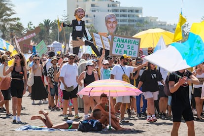 Manifestación este domingo en el municipio de Adeje en Tenerife.