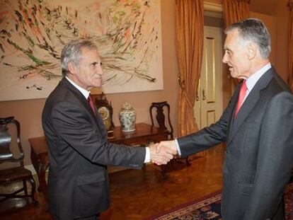 O líder comunista Jeronimo da Sousa (à esq.) com o presidente Cavaco Silva.