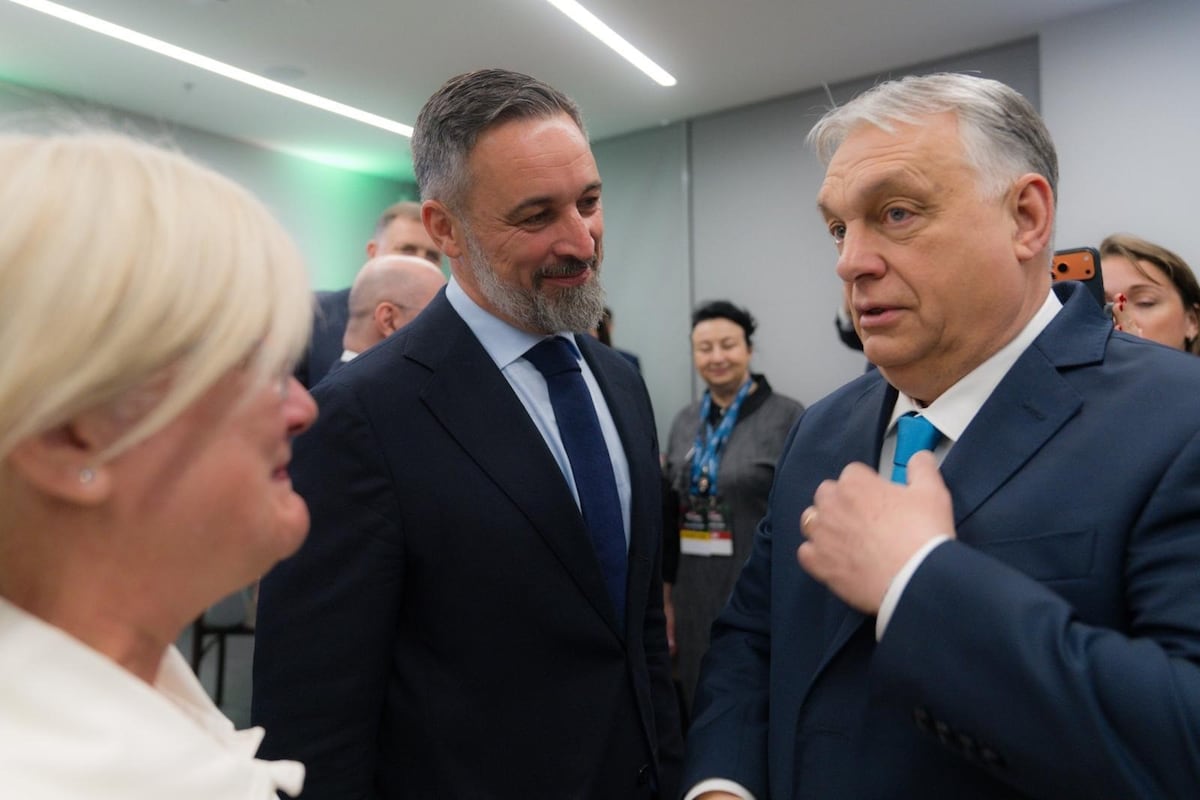 La caída de Orbán deja huérfano a Abascal de su padrino político, ideológico y financiero