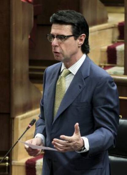 El ministro de Industria, Energía y Turismo, José Manuel Soria, durante su intervención en la sesión de control al Ejecutivo celebrada hoy en el Congreso.