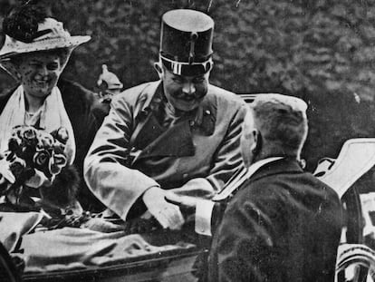 El archiduque Francisco Fernando junto a su esposa, Sofía, poco antes de que los asesinaran en Sarajevo en 1914.