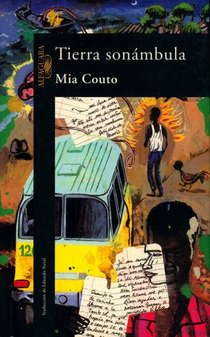 Esta primera obra de Mia Couto fue elogiada por Doris Lessing como una de las novelas africanas más originales. 'Tierra sonámbula' transcurre en plena guerra civil de Mozambique, acontecida inmediatamente después de la declaración de independencia del país en 1975. El tema bélico está muy presente a lo largo de toda la obra de este escritor – no en vano declaró en una ocasión haber pasado la mitad de su vida en guerra–, pero también la religiosidad y las tradiciones de su país natal atraviesan esta novela escrita originalmente en un portugués mestizo.