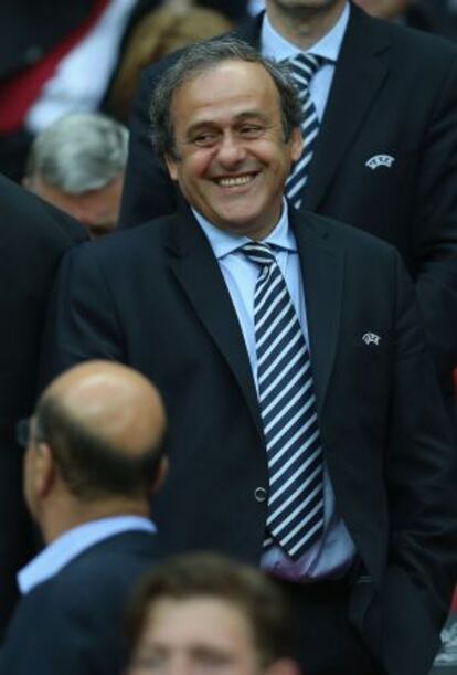 Platini, en el palco del duelo entre Alemania e Italia.