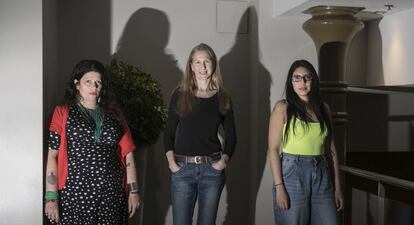 De izquierda a derecha, Dolores Reyes, Bonnie Jo Campbell y Mónica Ojeda.