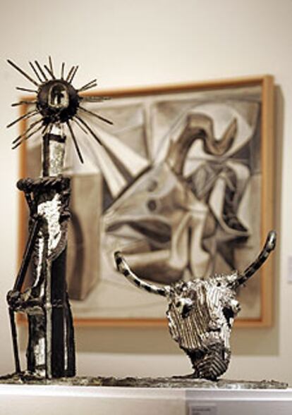 Escultura <i>Cabeza de cabra, botella y vela</i> (1951-1953), que se exhibe en el apartado sobre la II Guerra Mundial.
