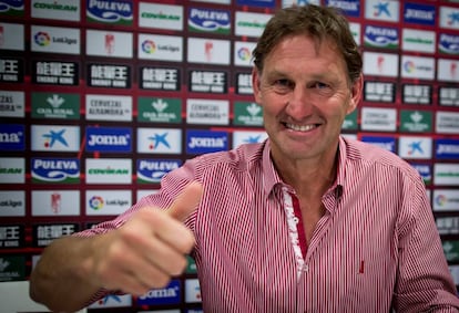 Tony Adams, en su presentaci&oacute;n. 