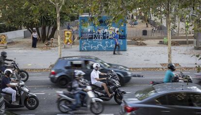 Estació de control de contaminació de l'aire al carrer Urgell de Barcelona.