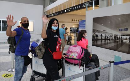 La familia de Abi Haidar se despide, ya a punto de embarcar en el vuelo que les llevará de Líbano a Chipre, donde comenzarán una nueva vida como migrantes.