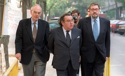 Los abogados de Sogecable: Antonio González Cuéllar, Matías Cortés y Horacio Oliva en 1999.