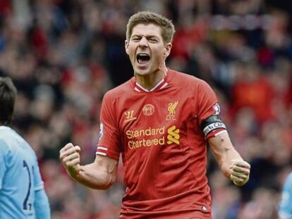 Gerrard, del Liverpool, celebra un gol durante la pasada campaña.