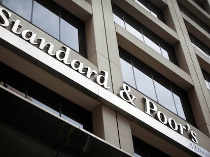 S&P: España perderá una décima de crecimiento por la enfermedad