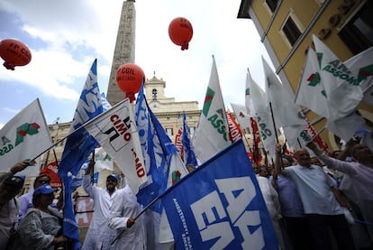 Manifestacin de profesionales sanitarios en Roma contra los ajustes en la sanidad pblica implantados por Berlusconi.