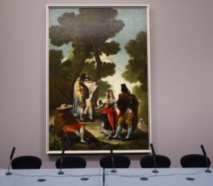 La obra de Goya 'La maja y los embozados', expuesta en Barcelona, ayer antes de la presentación oficial de la muestra.