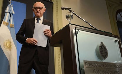 El excanciller argentino Héctor Timerman en 2013, cuando Argentina firmó un pacto de entendimiento con Irán sobre el atentado a la AMIA.