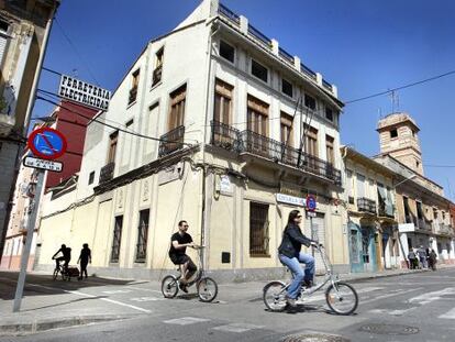 Una de las calles t&iacute;picas del barrio El Cabanyal de Valencia. 