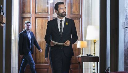 El presidente del Parlament, Roger Torrent, antes de la reuni&oacute;n de la mesa de la C&aacute;mara