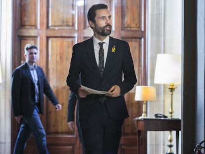 El presidente del Parlament, Roger Torrent, antes de la reuni&oacute;n de la mesa de la C&aacute;mara