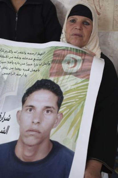 Manoubia Bouazizi, madre del joven tunecino Mohamed Bouazizi, quien prendi&eacute;ndose fuego origin&oacute; la cadena de revueltas populares.