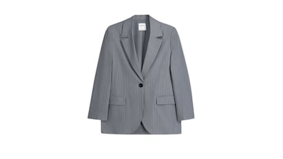 Blazer básica gris para mujer, con raya diplomática, de Bershka, ideal para un look groutfit de oficina.