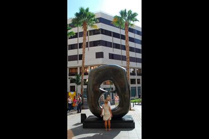 &Oacute;valos con puntos (1968-1970), en la plaza del patriotismo