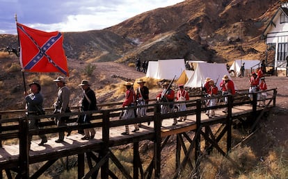 Recreación histórica de las tropas confederadas en el pueblo fantasma de Calico (California).