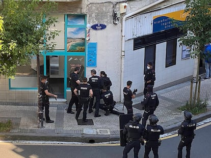 Momento de la detención por la Ertzaintza en San Sebastián del presunto autor del asesinato de su cuñada en Murchante (Navarra).