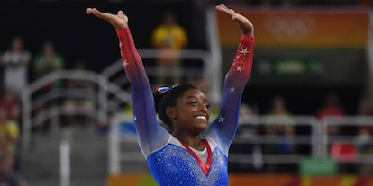 Biles, al finalizar su ejercicio de suelo en Río.