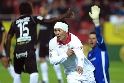 Medel celebra su gol ante el Granada