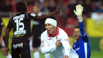 Medel celebra su gol ante el Granada