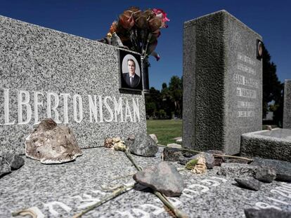 La tumba de Alberto Nisman en el cementerio judío de La Tablada, Buenos Aires.