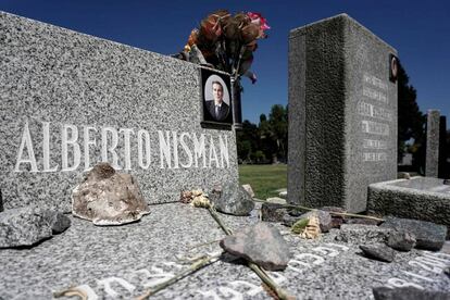 La tumba de Alberto Nisman en el cementerio judío de La Tablada, Buenos Aires.