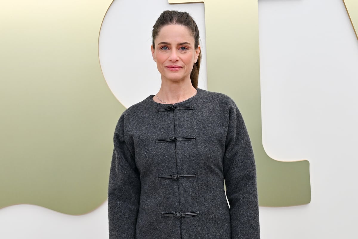 La actriz Amanda Peet revela su diagnóstico de cáncer de mama: “Mis padres estaban en cuidados paliativos cuando me detectaron la enfermedad”