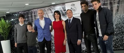 La familia Zidane, con Florentino Pérez.