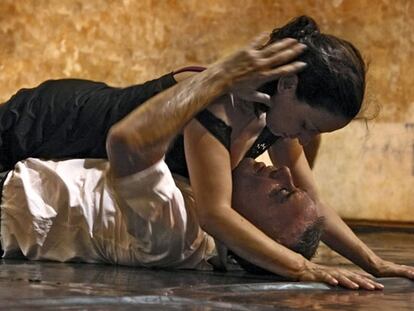 Una escena de <i>El sollozo del hierro</i> en el teatro Pradillo.