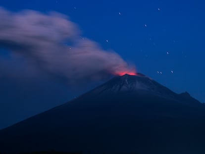 El volcán Popocatépetl visto desde la comunidad de Santiago Xalitzintla, el 25 de mayo.