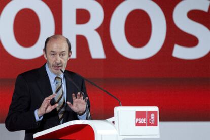 El vicepresidente primero, Alfredo Pérez Rubalcaba, durante el acto de ayer.