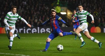 Messi dispara a puerta para hacer el primer gol.