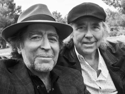 Los cantantes Joaquín Sabina y Joan Manuel Serrat.