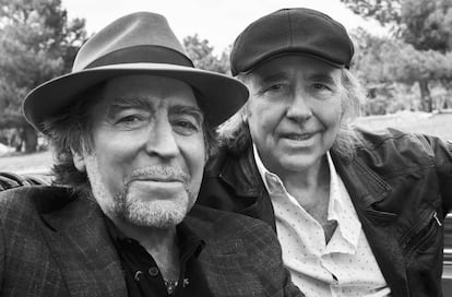 Los cantantes Joaquín Sabina y Joan Manuel Serrat.