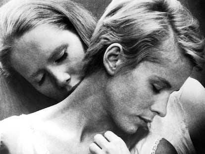 <p class="p1"><strong>Lo que dice la crítica:</strong> “Una de las obras supremas de la gran pantalla y quizás la mejor película de Ingmar Bergman” (Michael Wilmington, 'Chicago Tribune').<br /><strong><span class="s2">Lo que dice Alexis1976, usuario de Filmaffinity de Buenos Aires (Argentina):</span></strong> “Una de las peores películas de la historia del cine […]. Una película carente de argumento, donde nunca ocurre nada, salvo mostrar un sin fin de delirios, idioteces y sandeces que no conducen a ningún lado, solo a una hora y media de aburrimiento".</span> </p>