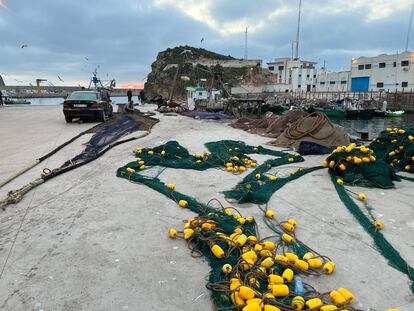 Redes ilegales "de deriva" fotografiadas en el Puerto de Nador (Marruecos).