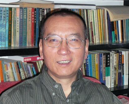 Liu Xiaobo posa para una fotografía en China, en abril de 2008.
