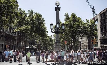 La Rambla as seen from the Plaza de Cataluña.