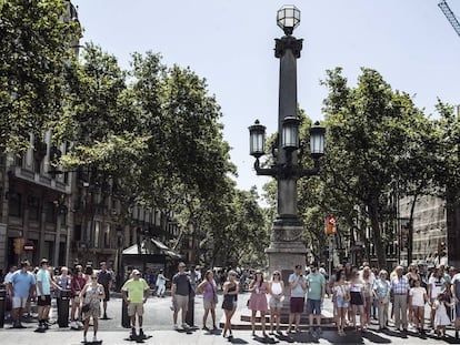 La Rambla as seen from the Plaza de Cataluña.