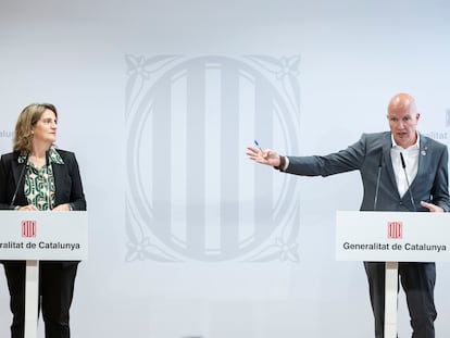 La ministra para la Transición Ecológica, Teresa Ribera, y el conseller de Acción Climática de la Generalitat, David Mascort, durante la rueda de prensa celebrada este lunes tras la reunión.